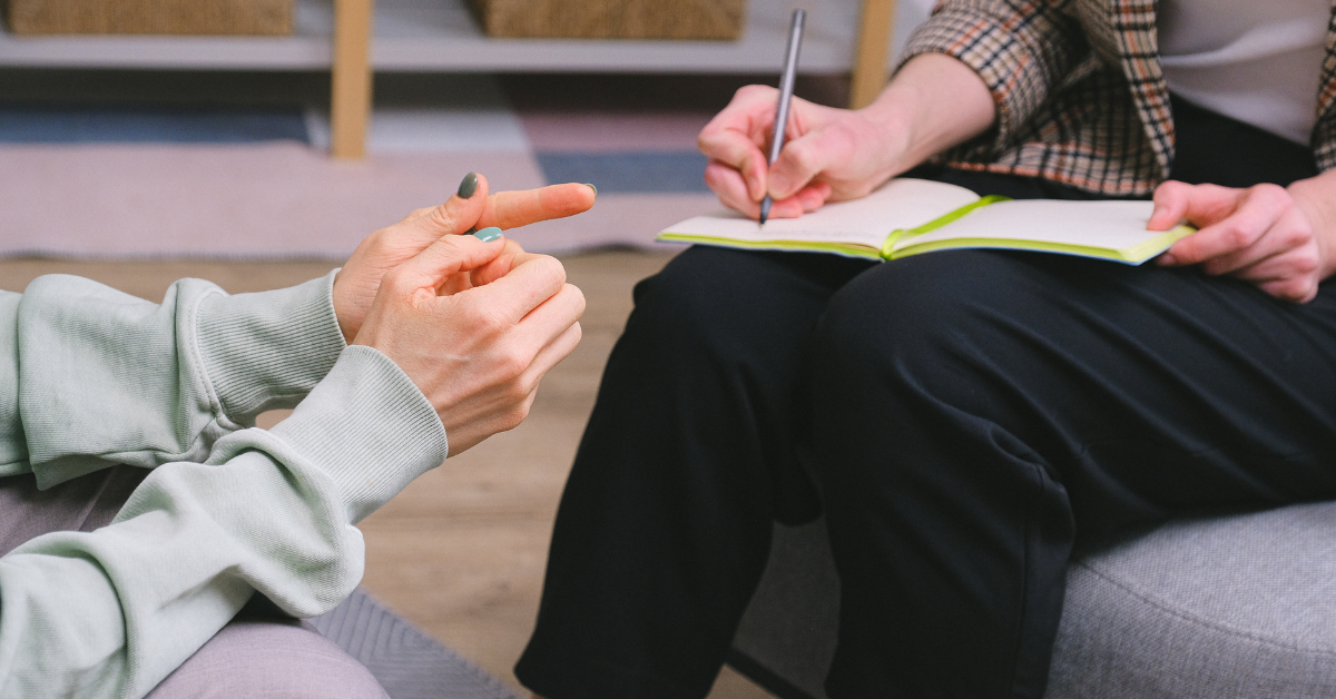 A woman learning how cognitive behavioral therapy works.